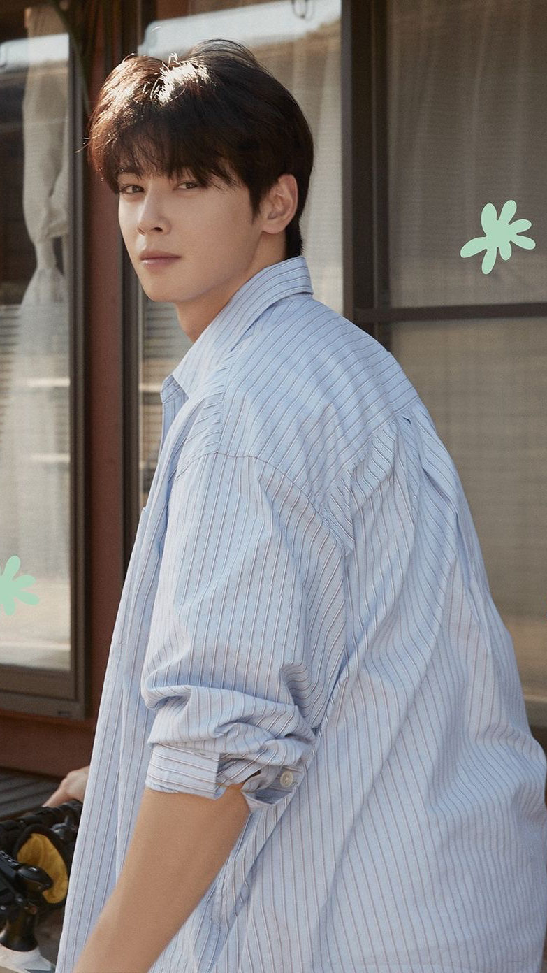A moment captured by a fan of Cha Eunwoo