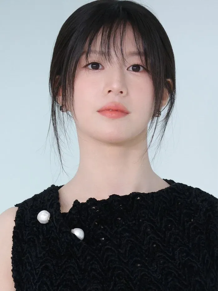 Behind-the-scenes cut of Go Younjung
