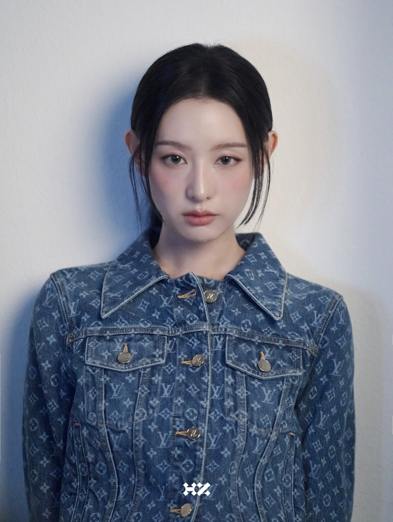Behind-the-scenes cut of Kim Jiwon