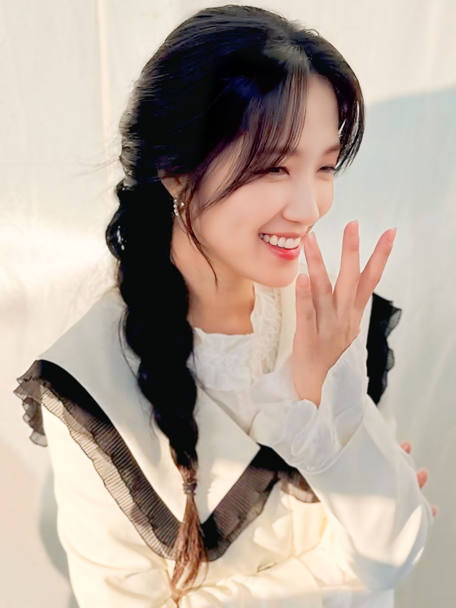 Behind-the-scenes cut of Kim Hyeyoon