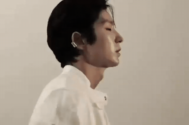 Behind-the-scenes cut of Lee Joongi