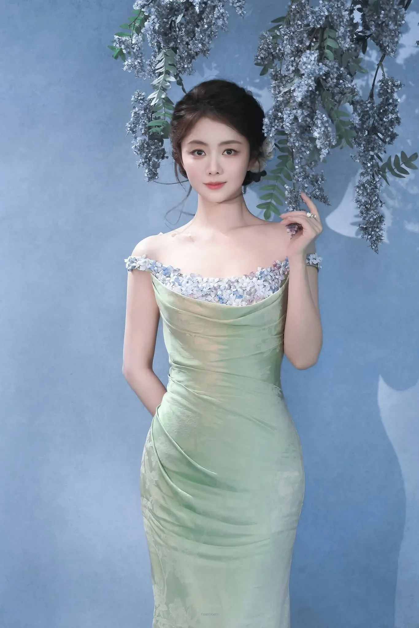 Behind-the-scenes cut of Tan Song Yun