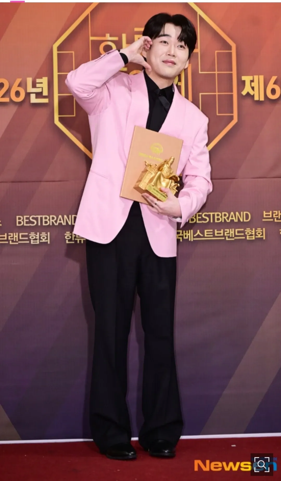 Today's popular wallpaper in Hwang Youngwoong community