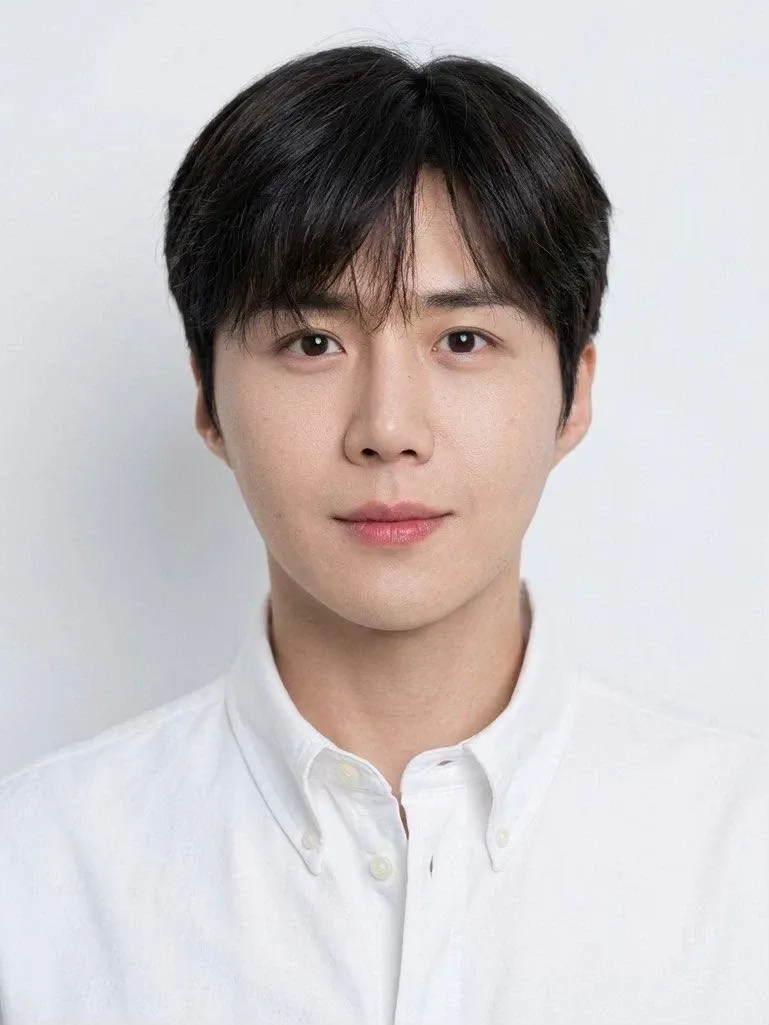 Behind-the-scenes cut of Kim Seonho