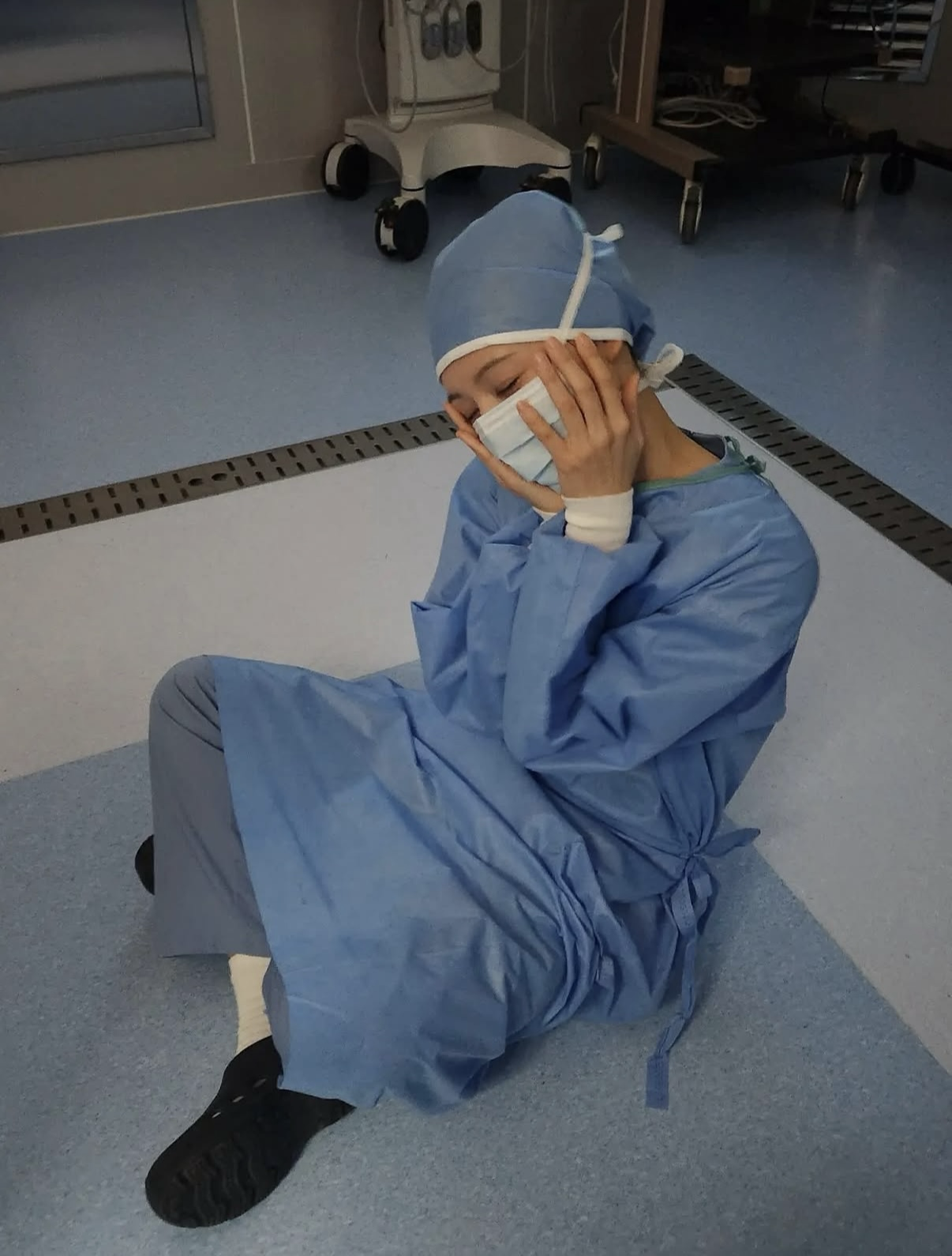 Behind-the-scenes cut of Kim Jiwon