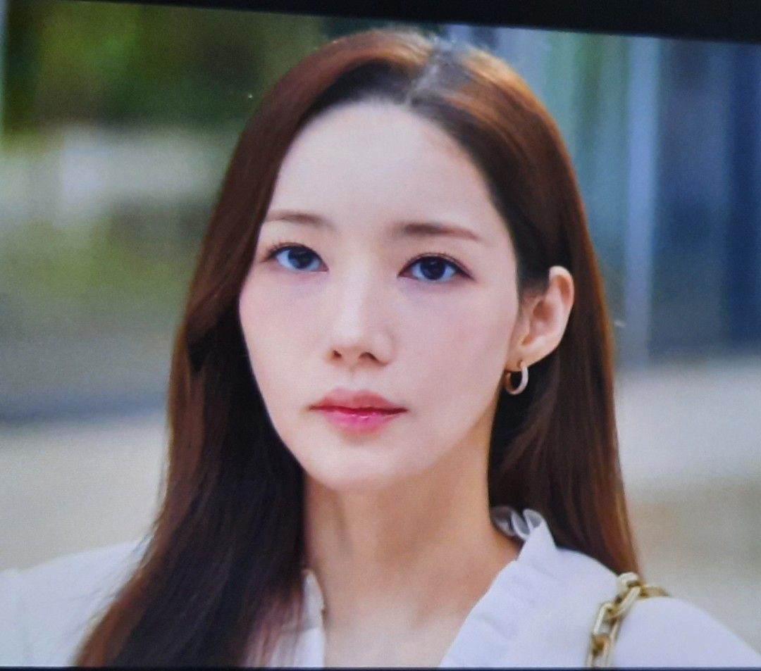 Foto kegiatan terbaru dari Park Minyoung