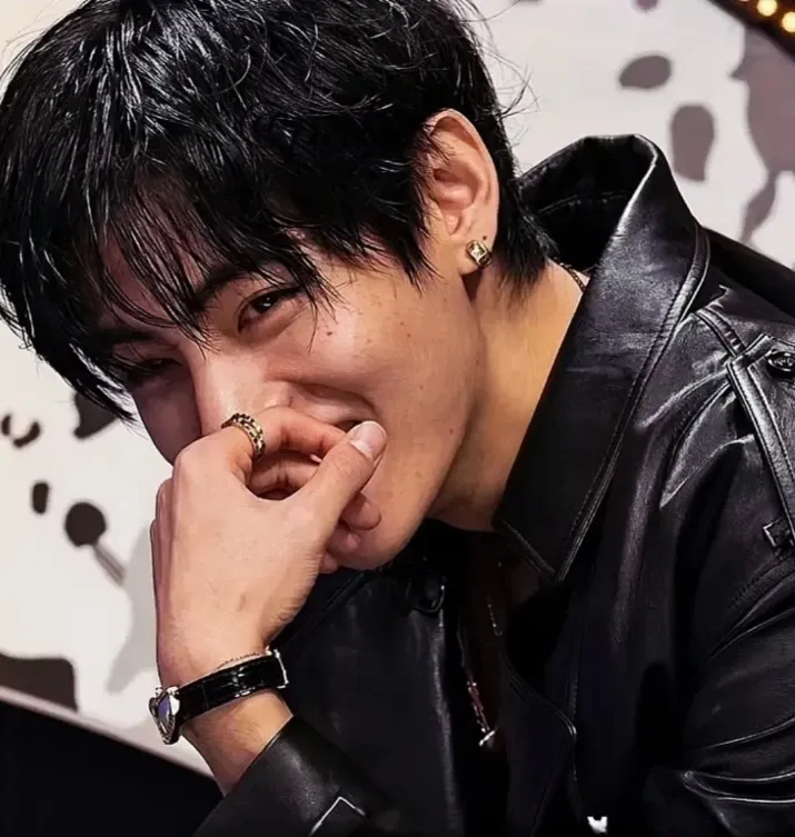 Recent activity shot of Kim Taehyung (V)