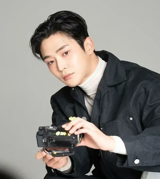 Cuplikan di balik layar dari Rowoon