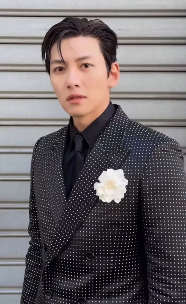 粉丝拍下的池昌旭瞬间