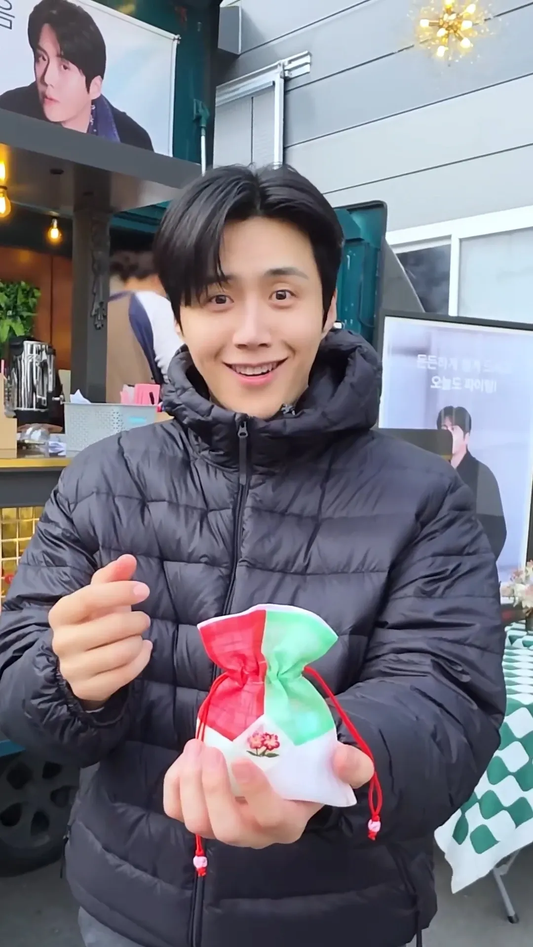 Behind-the-scenes cut of Kim Seonho