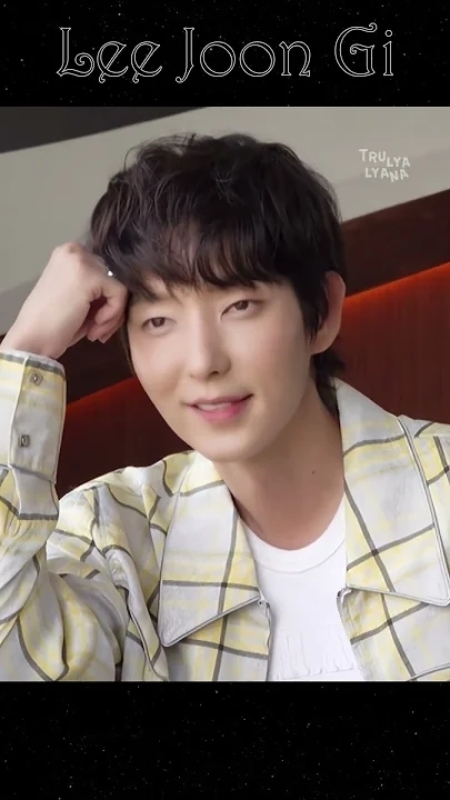 A moment captured by a fan of Lee Joongi