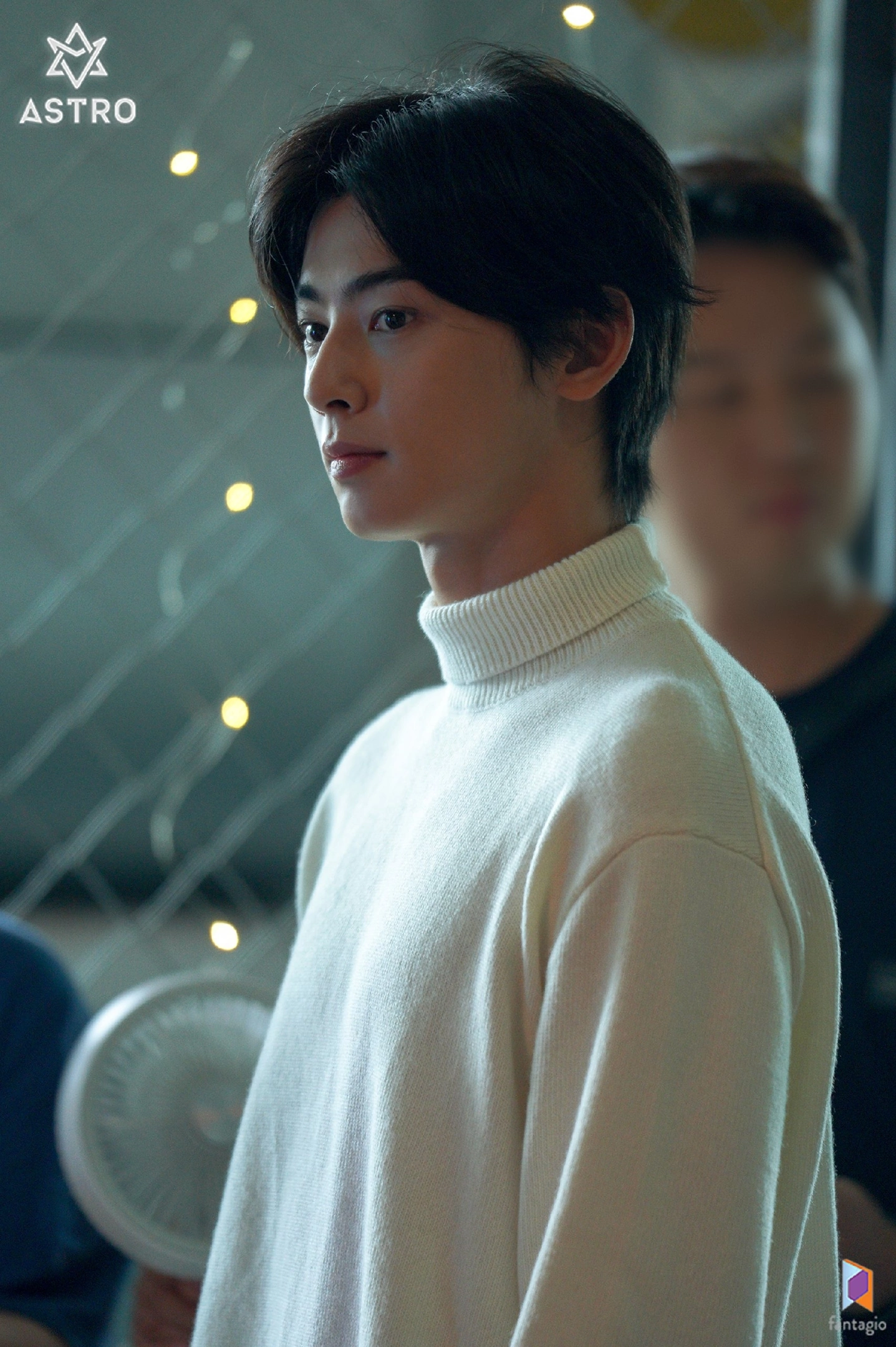Behind-the-scenes cut of Cha Eunwoo