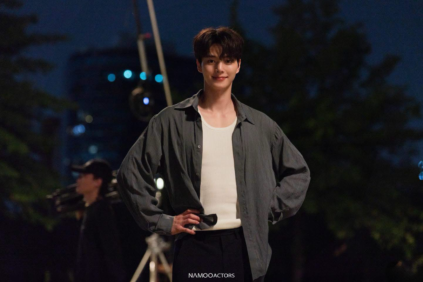 Behind-the-scenes cut of Song Kang