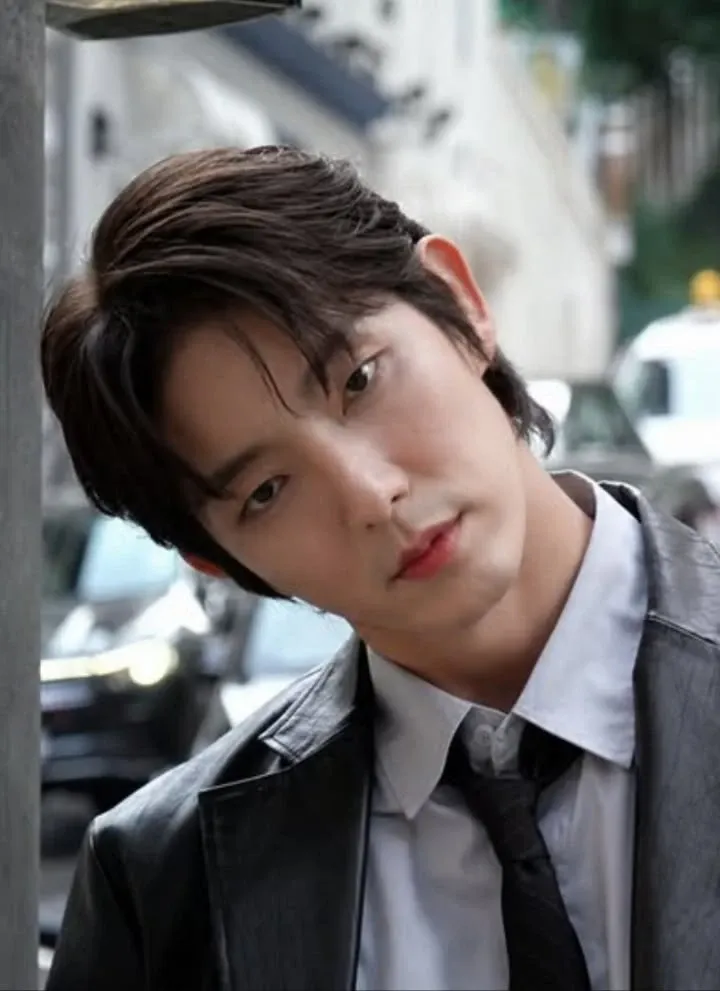 A moment captured by a fan of Lee Joongi