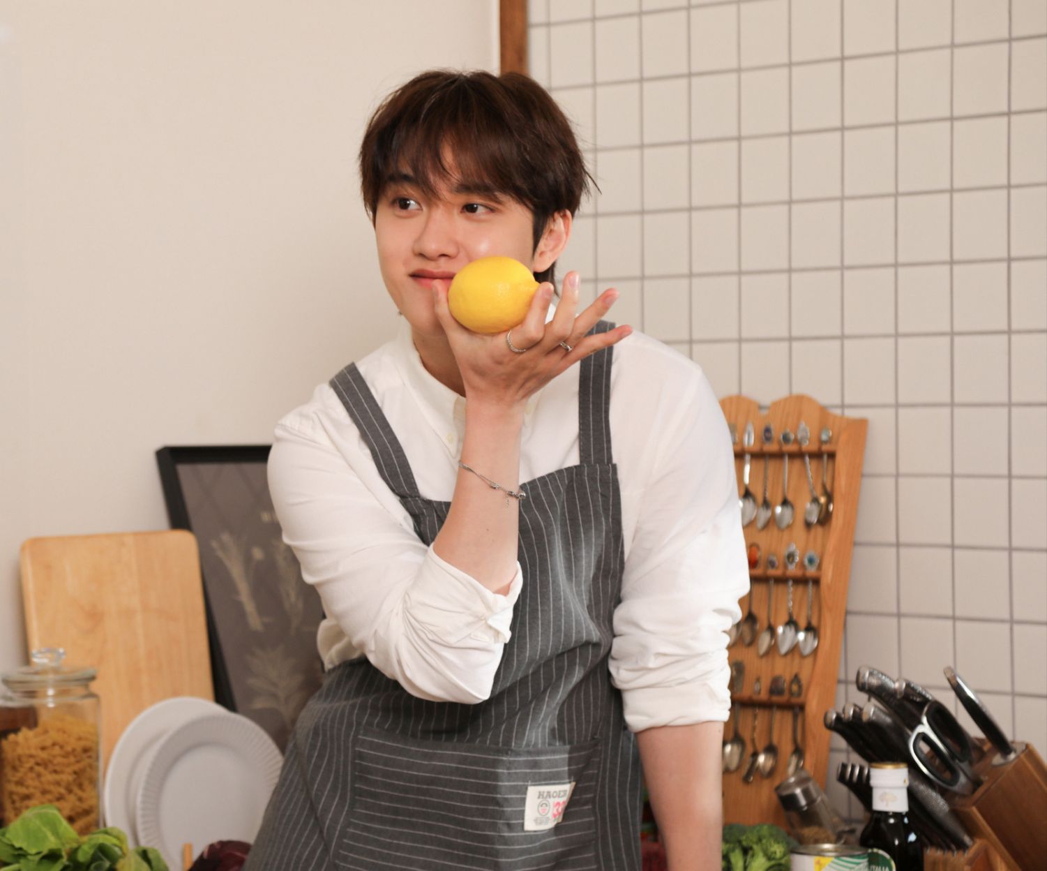 Cuplikan di balik layar dari Doh Kyungsoo (D.O.)