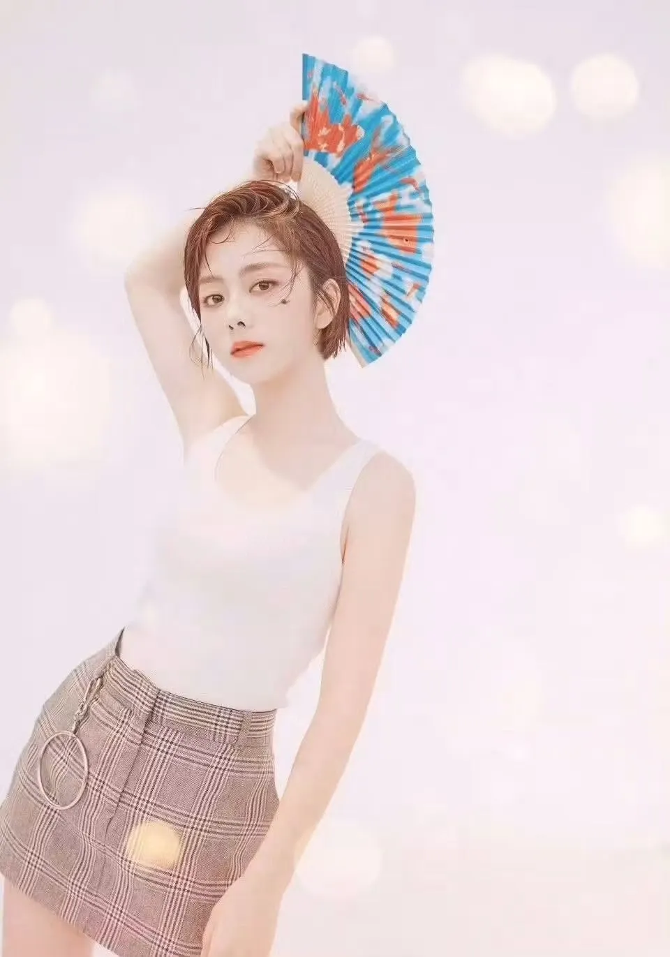 Behind-the-scenes cut of Tan Song Yun