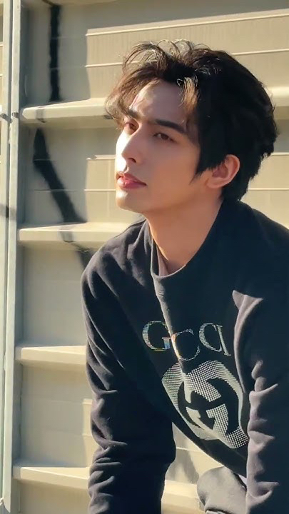 Emotional wallpaper shared by fans for Song WeiLong