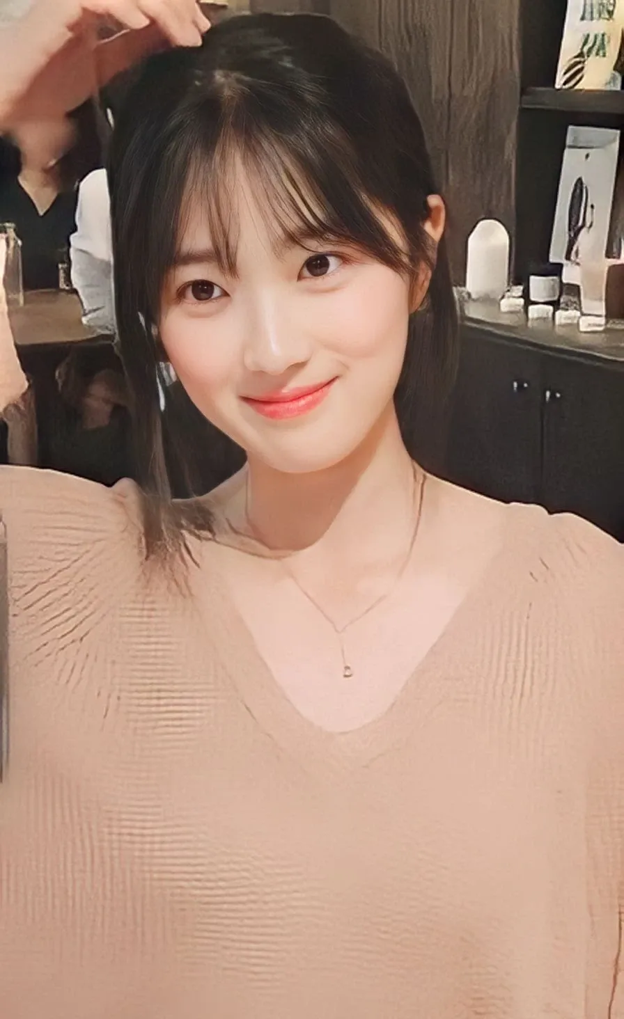 Recent activity shot of Kim Hyeyoon