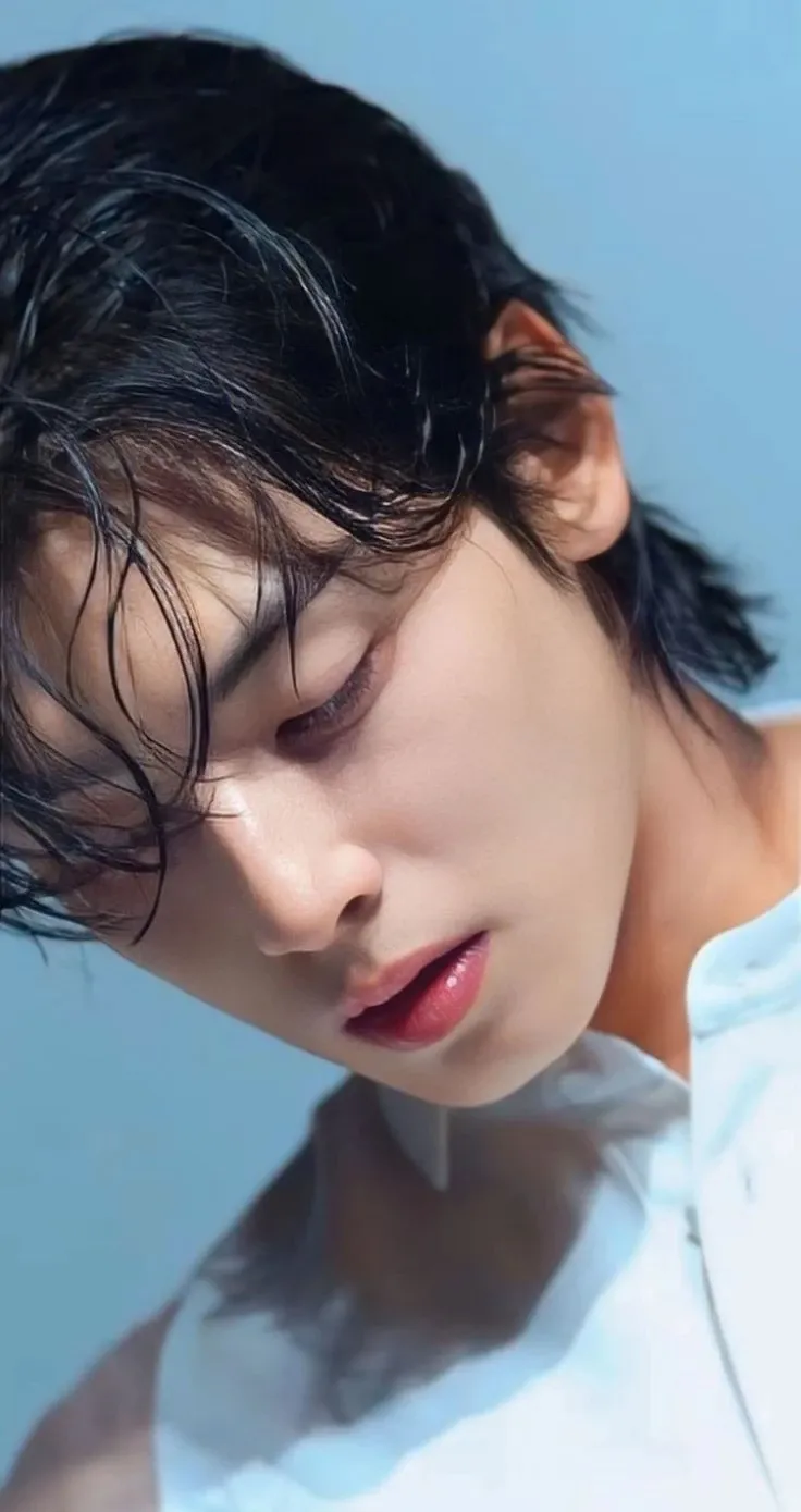 Latest photo of Cha Eunwoo