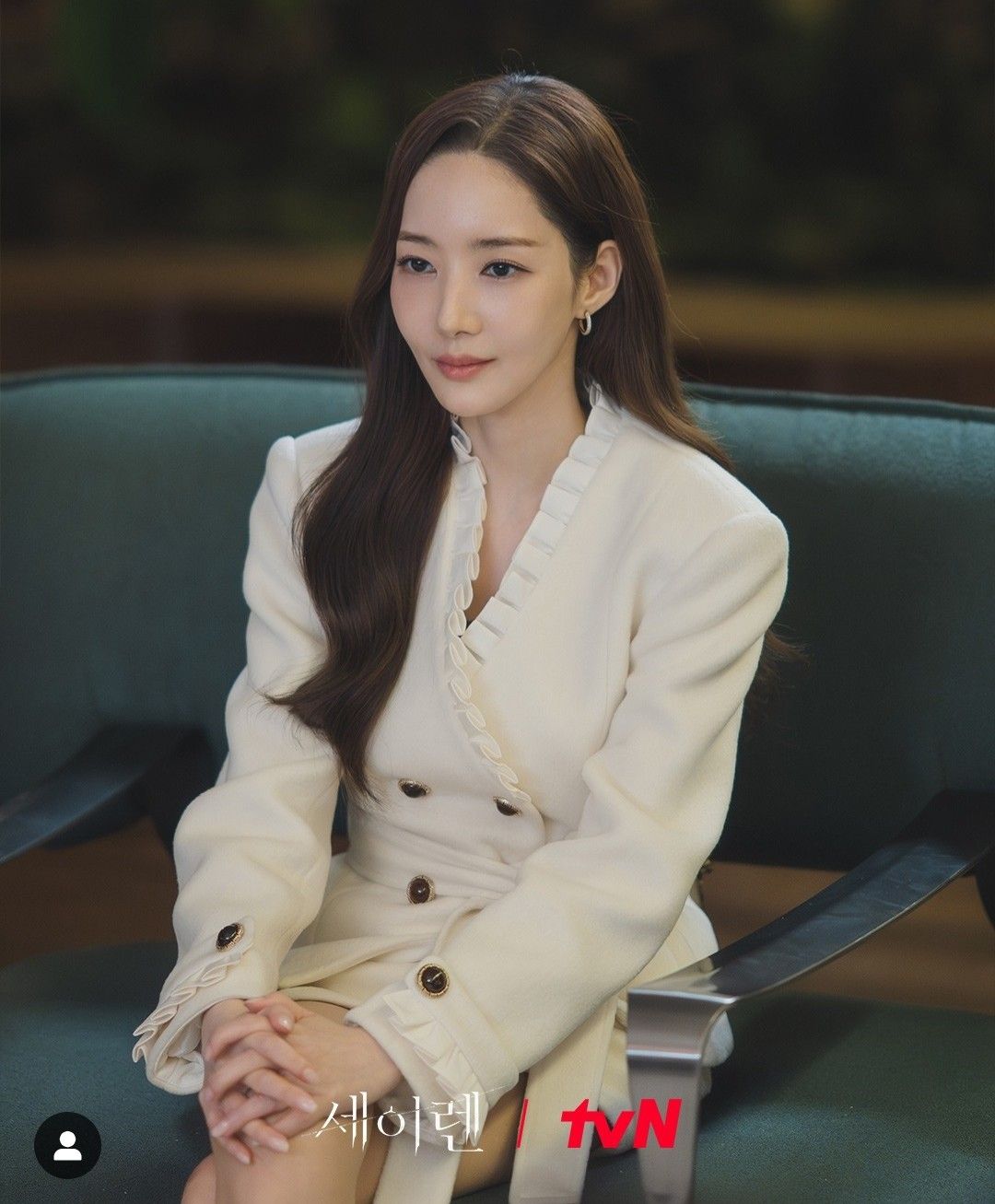 Behind-the-scenes cut of Park Minyoung