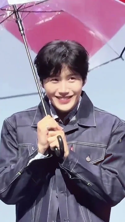 Foto kegiatan terbaru dari Kim Seonho