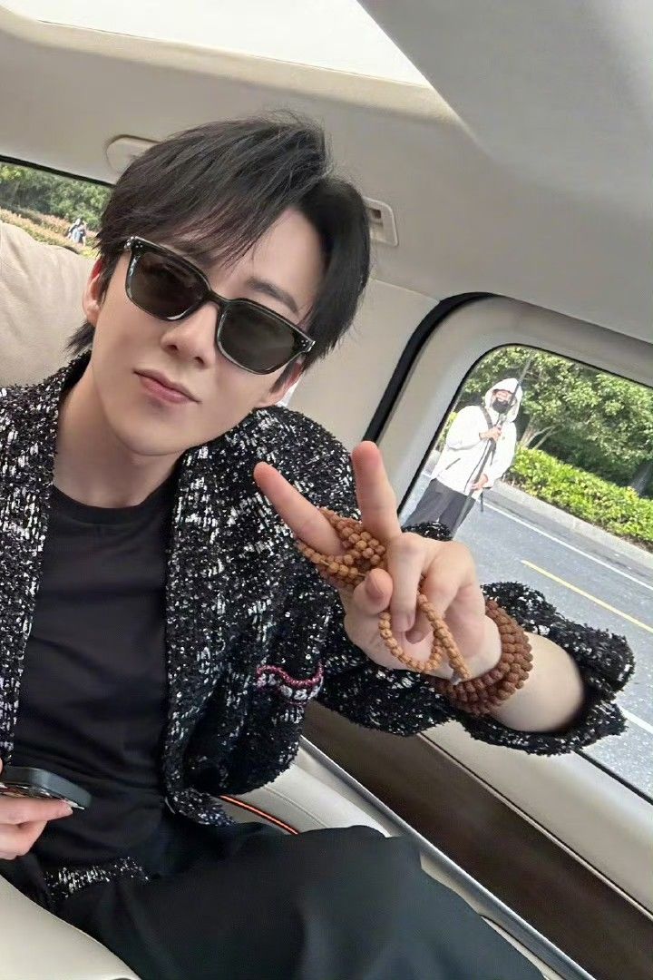 Behind-the-scenes cut of Board