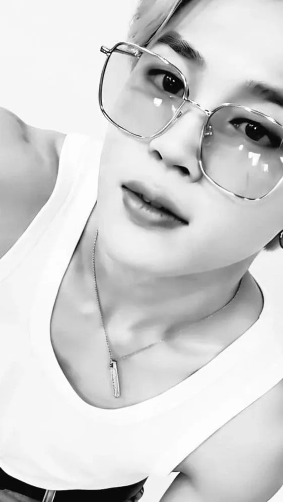 Emotional wallpaper shared by fans for Ha Jimin