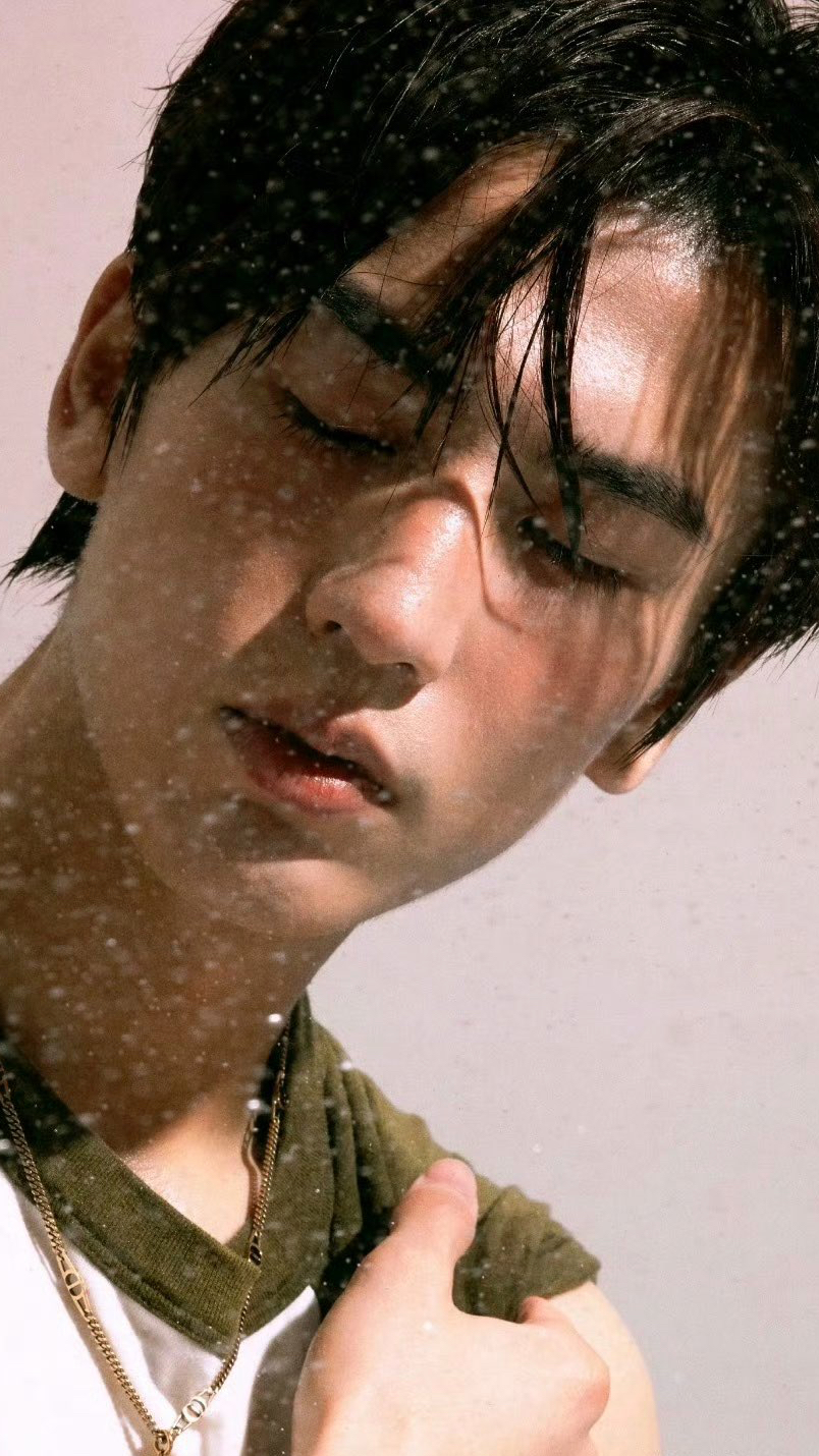 Behind-the-scenes cut of Zhang Linghe