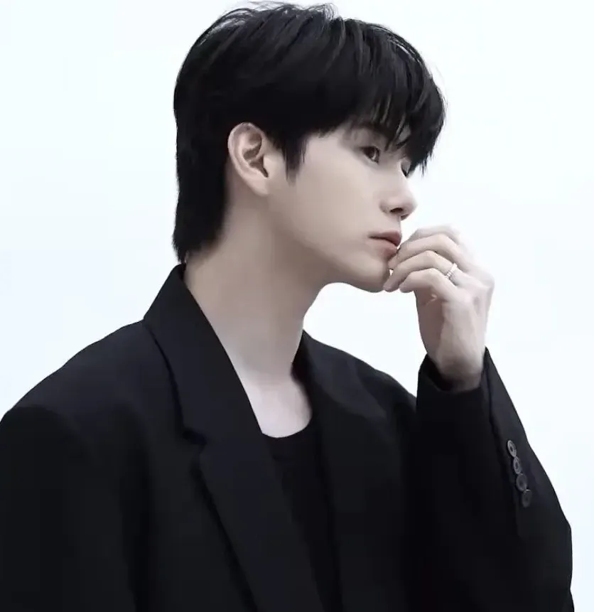 A moment captured by a fan of Ong Seongwu