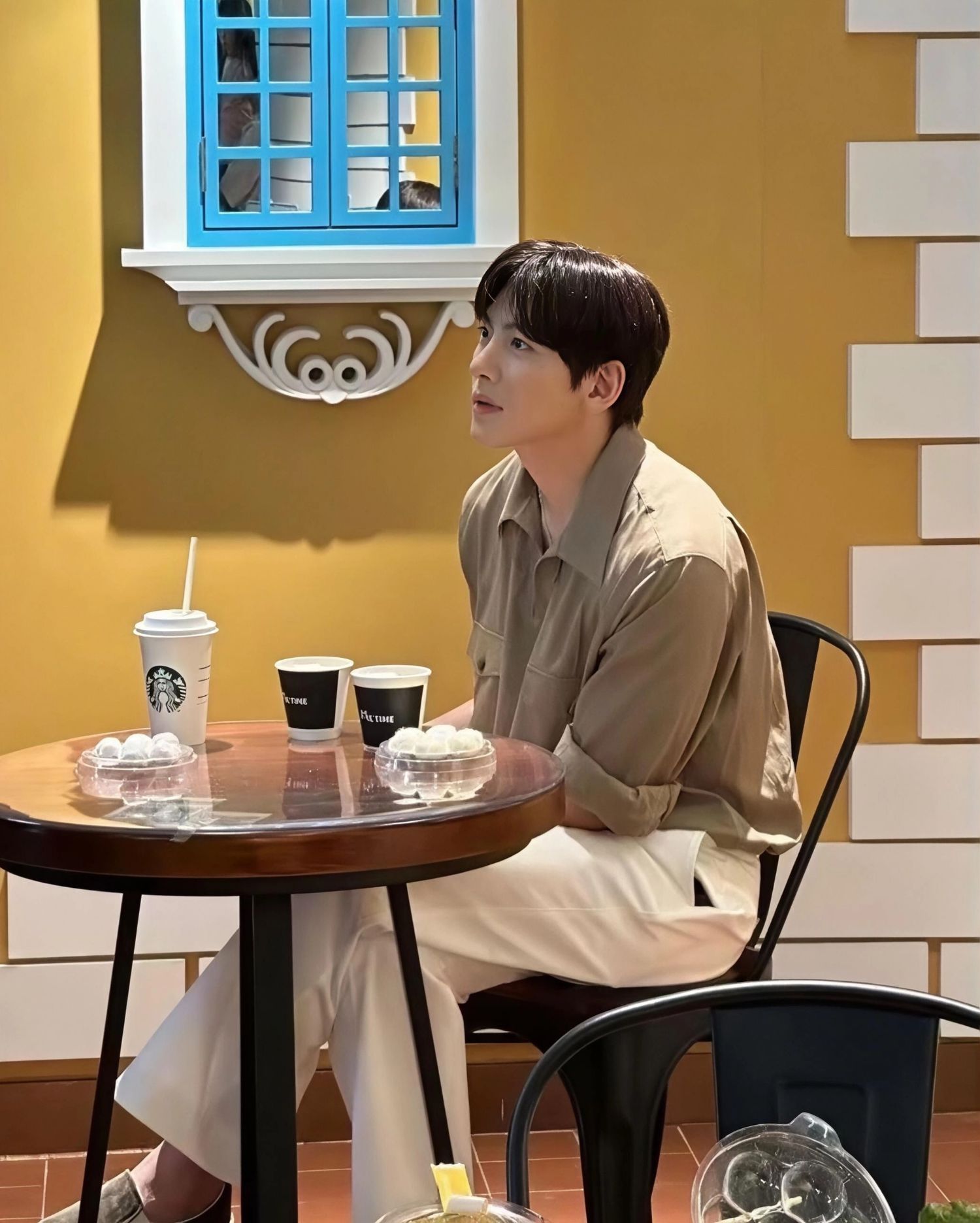 粉丝拍下的池昌旭瞬间