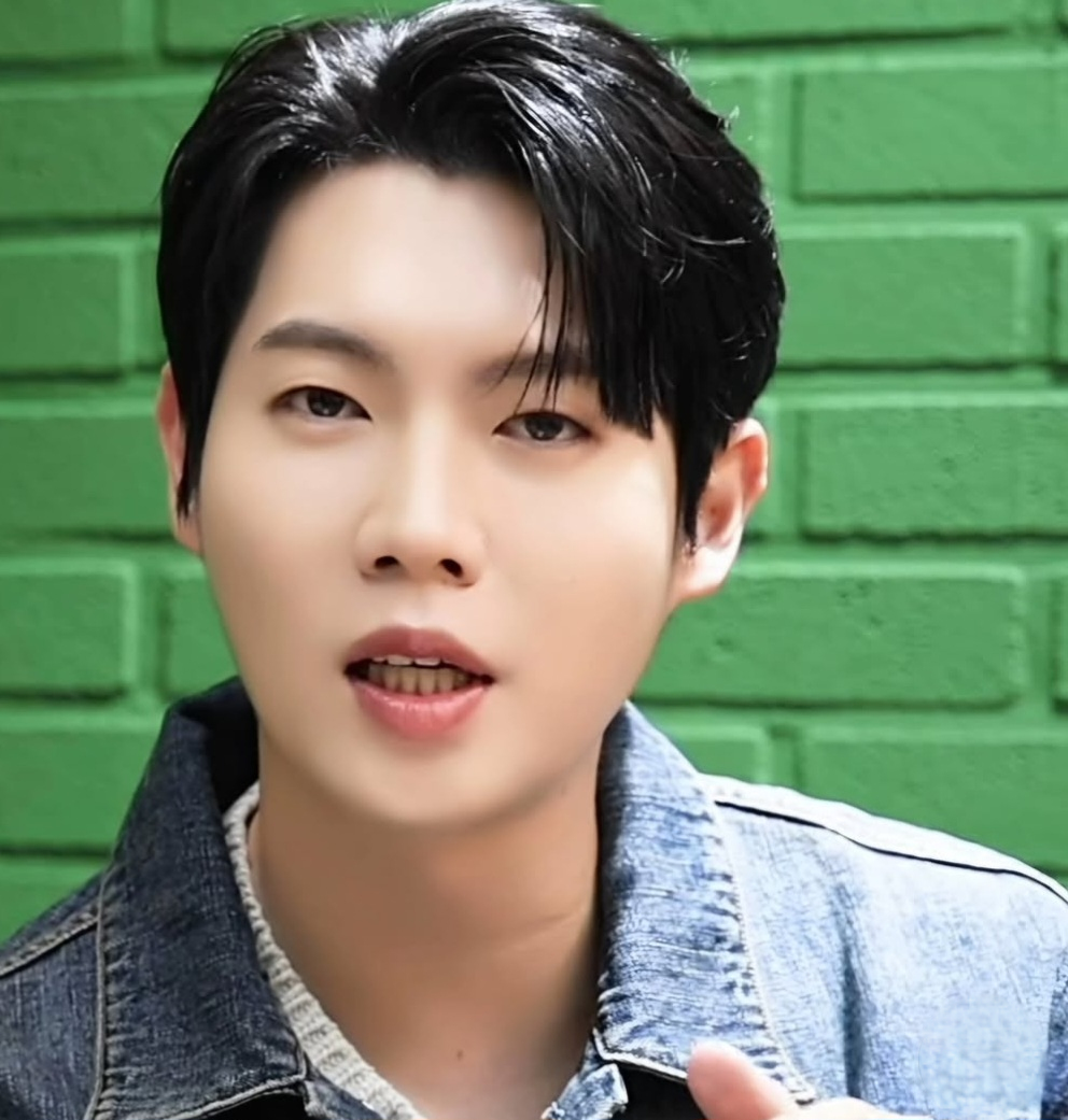 Latest photo of Son Taejin