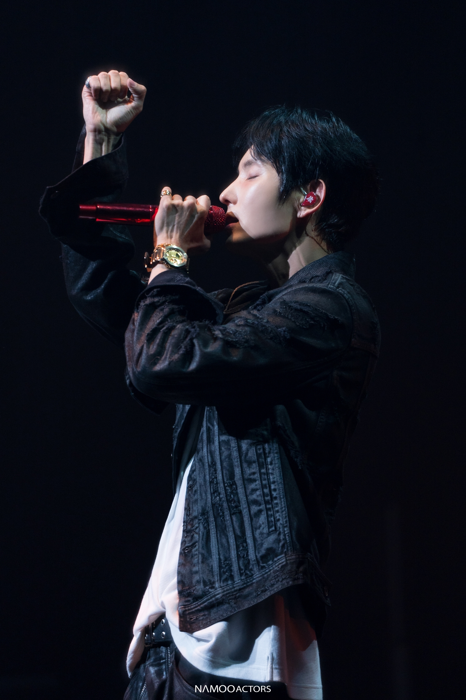 Behind-the-scenes cut of Lee Joongi