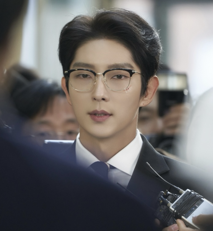 A moment captured by a fan of Lee Joongi