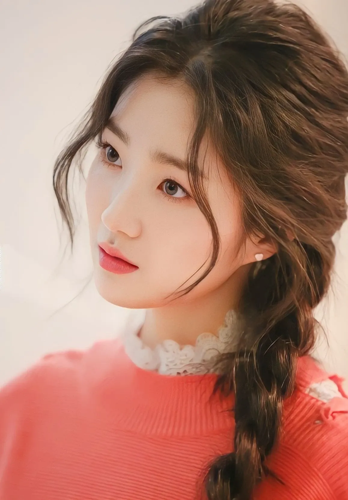 Recent activity shot of Kim Hyeyoon