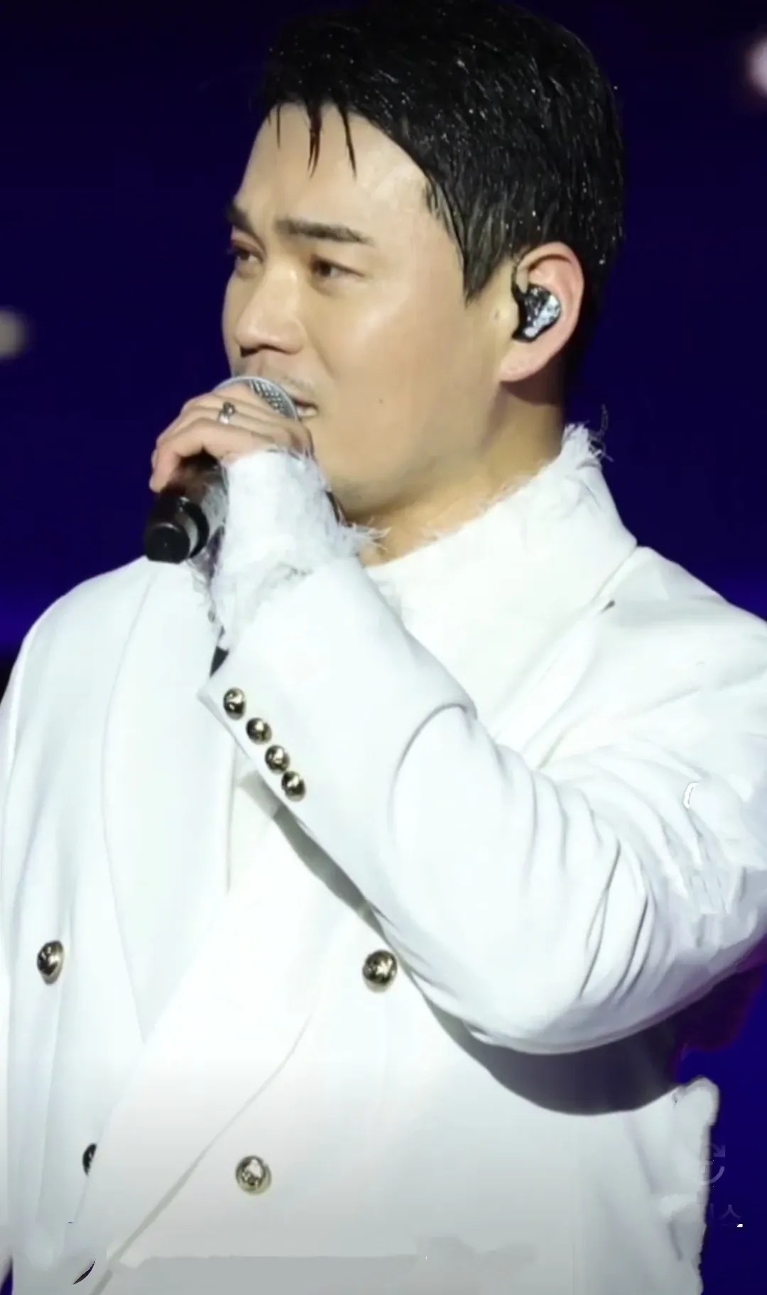 Emotional wallpaper shared by fans for Cheonrokdam