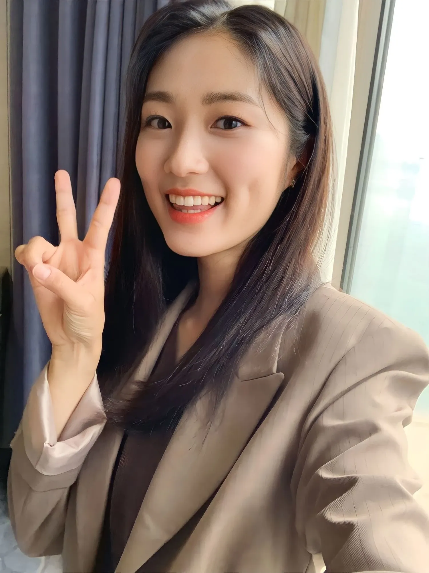 Behind-the-scenes cut of Kim Hyeyoon