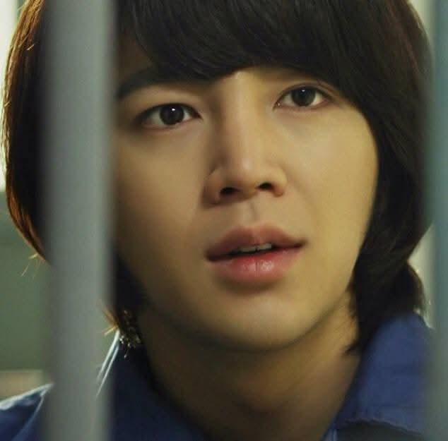 A moment captured by a fan of Jang Geunsuk