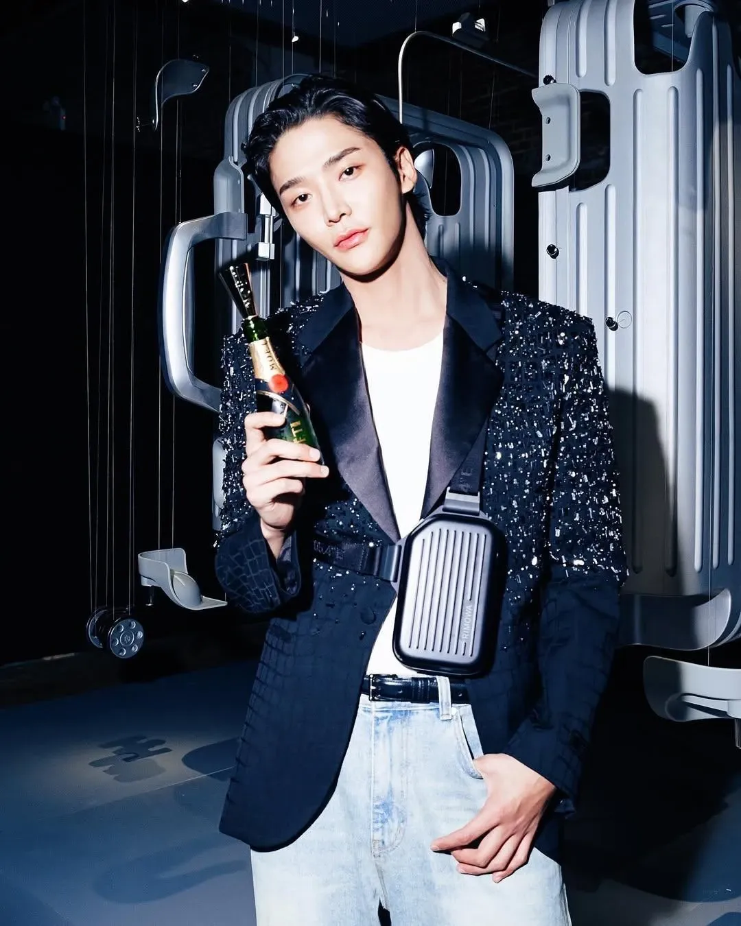 Behind-the-scenes cut of Rowoon
