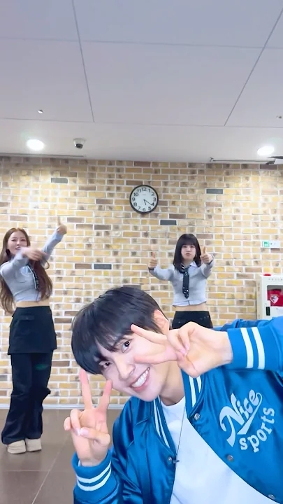 Behind-the-scenes cut of Lee Jongsuk