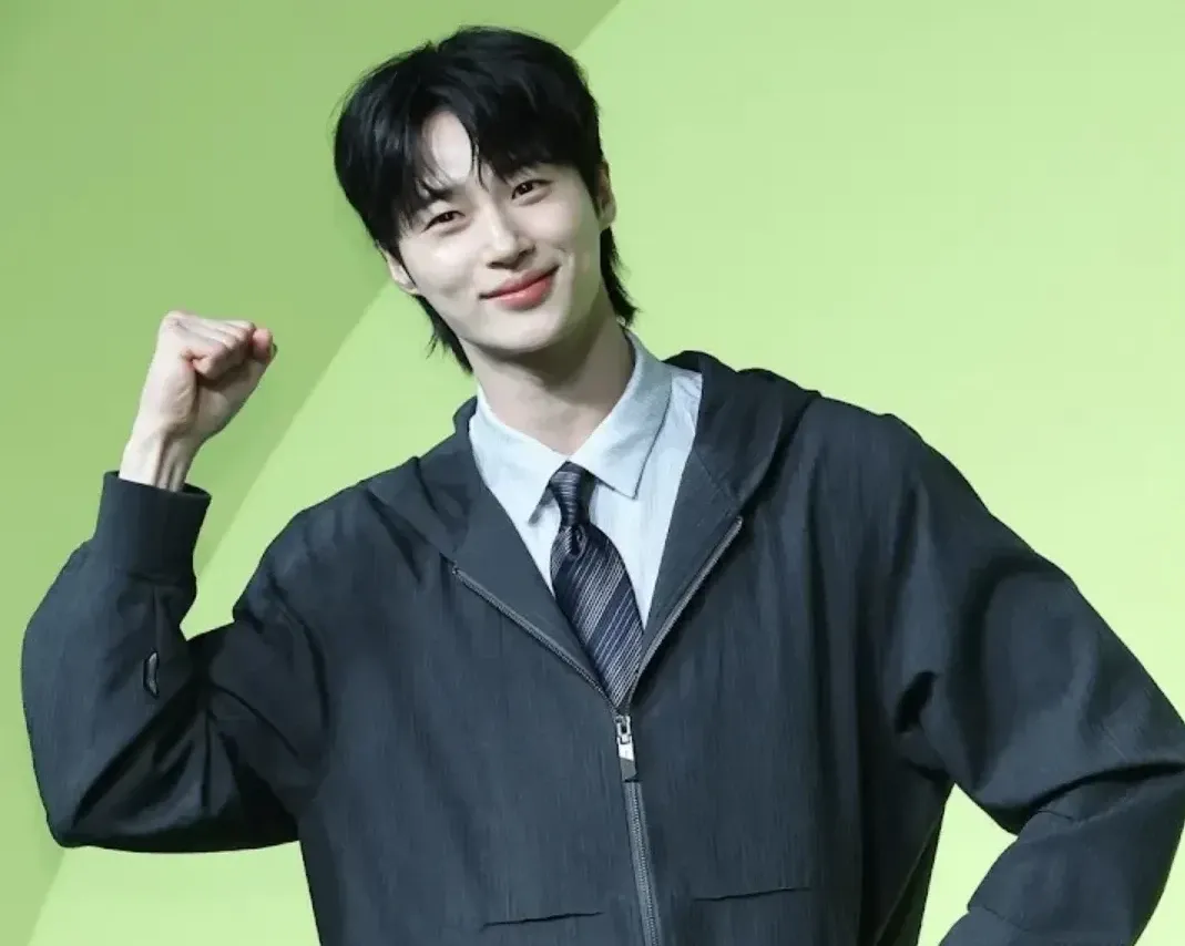 Recent activity shot of Byeon Wooseok