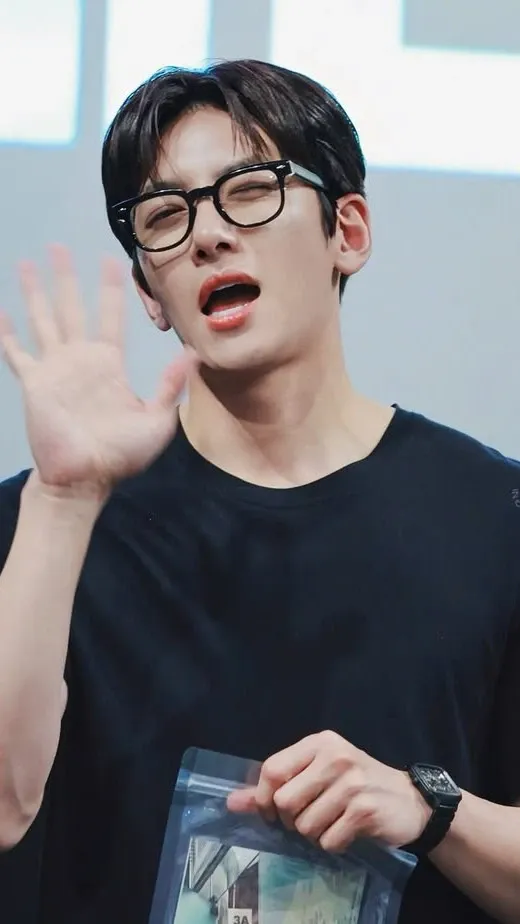 Emotional wallpaper shared by fans for Ji Changwook
