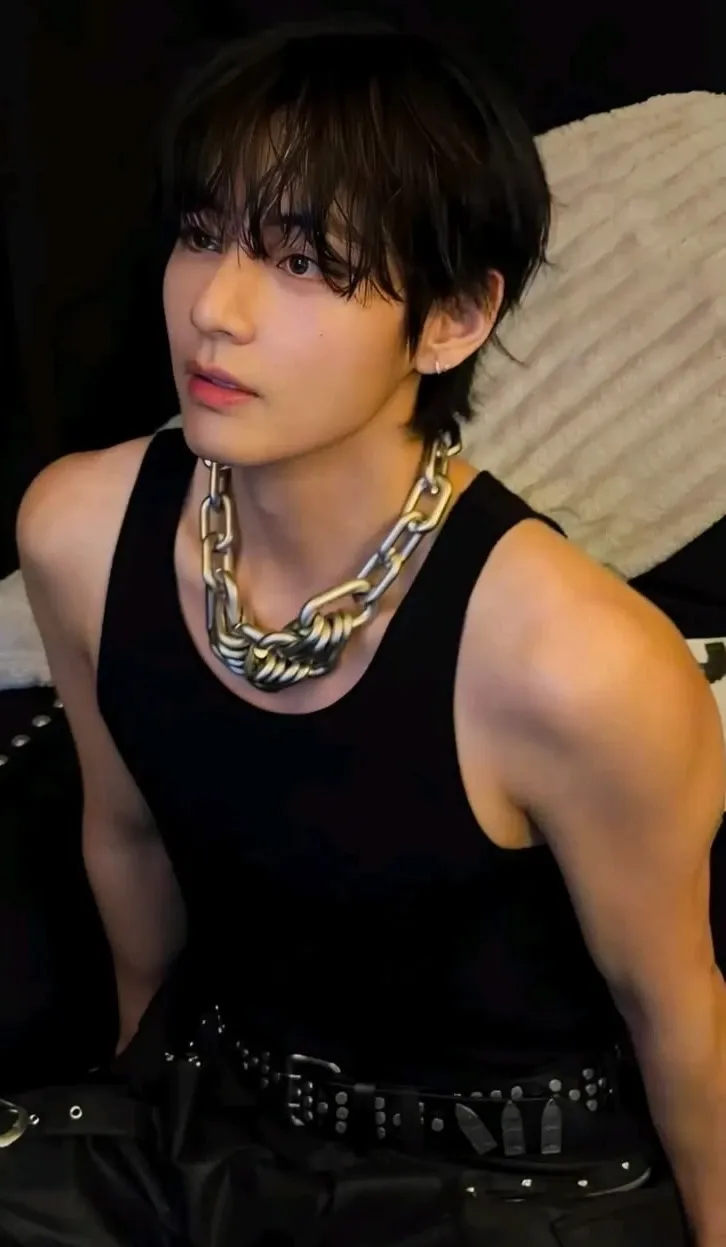 Emotional wallpaper shared by fans for Kim Taehyung (V)