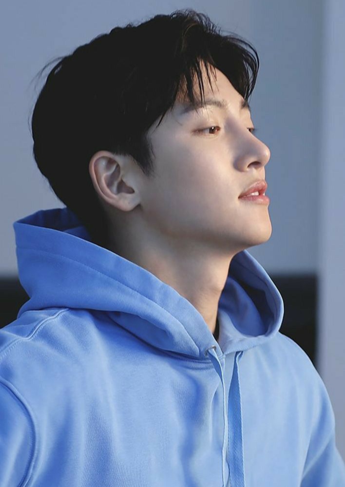 粉絲拍下的池昌旭瞬間