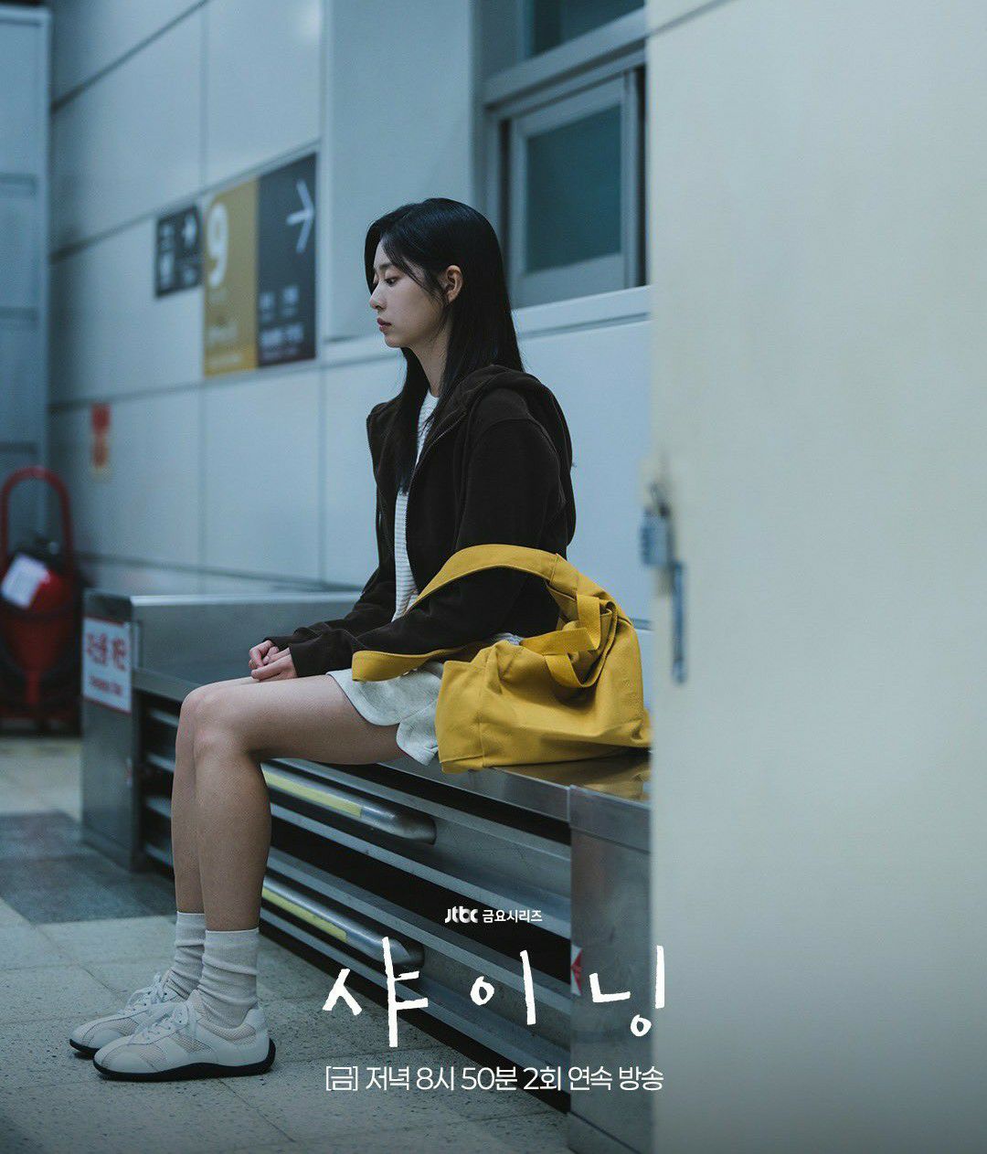 Behind-the-scenes cut of Kim Minju