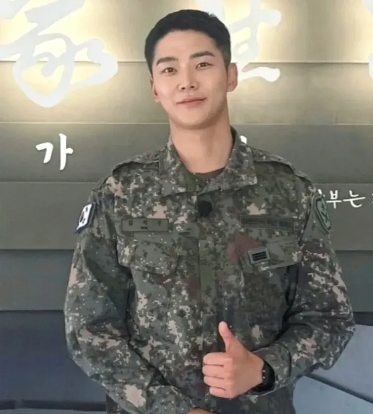 Foto terbaru dari Rowoon