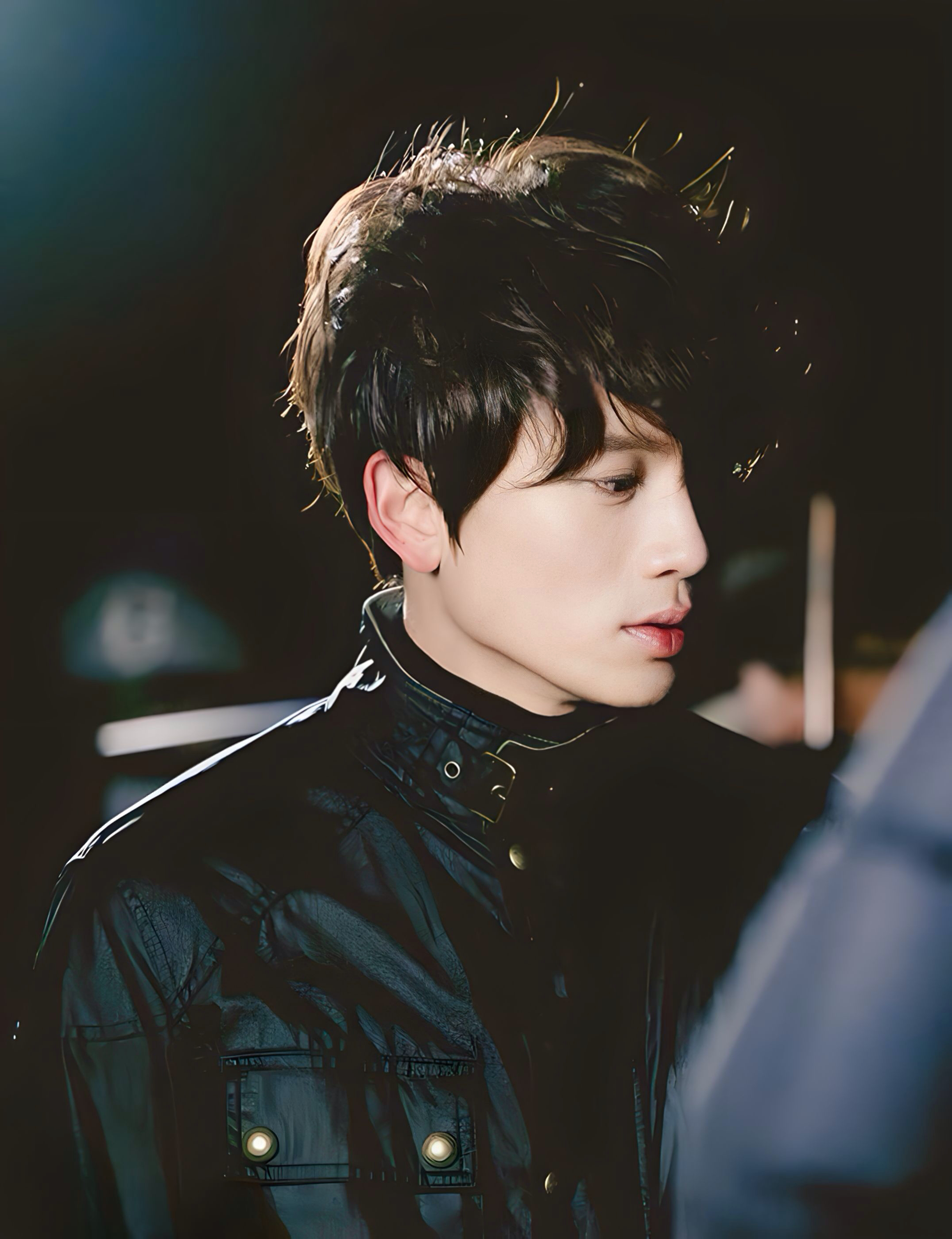 Behind-the-scenes cut of Ji Sung