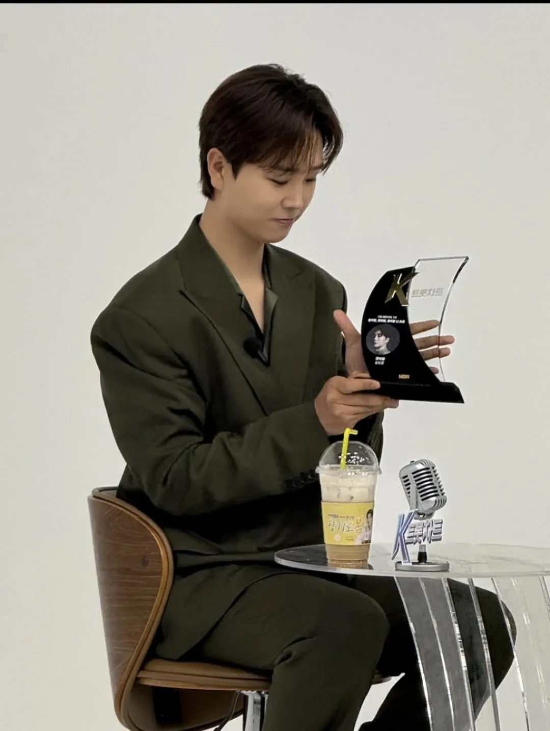 A moment captured by a fan of Song Minjun