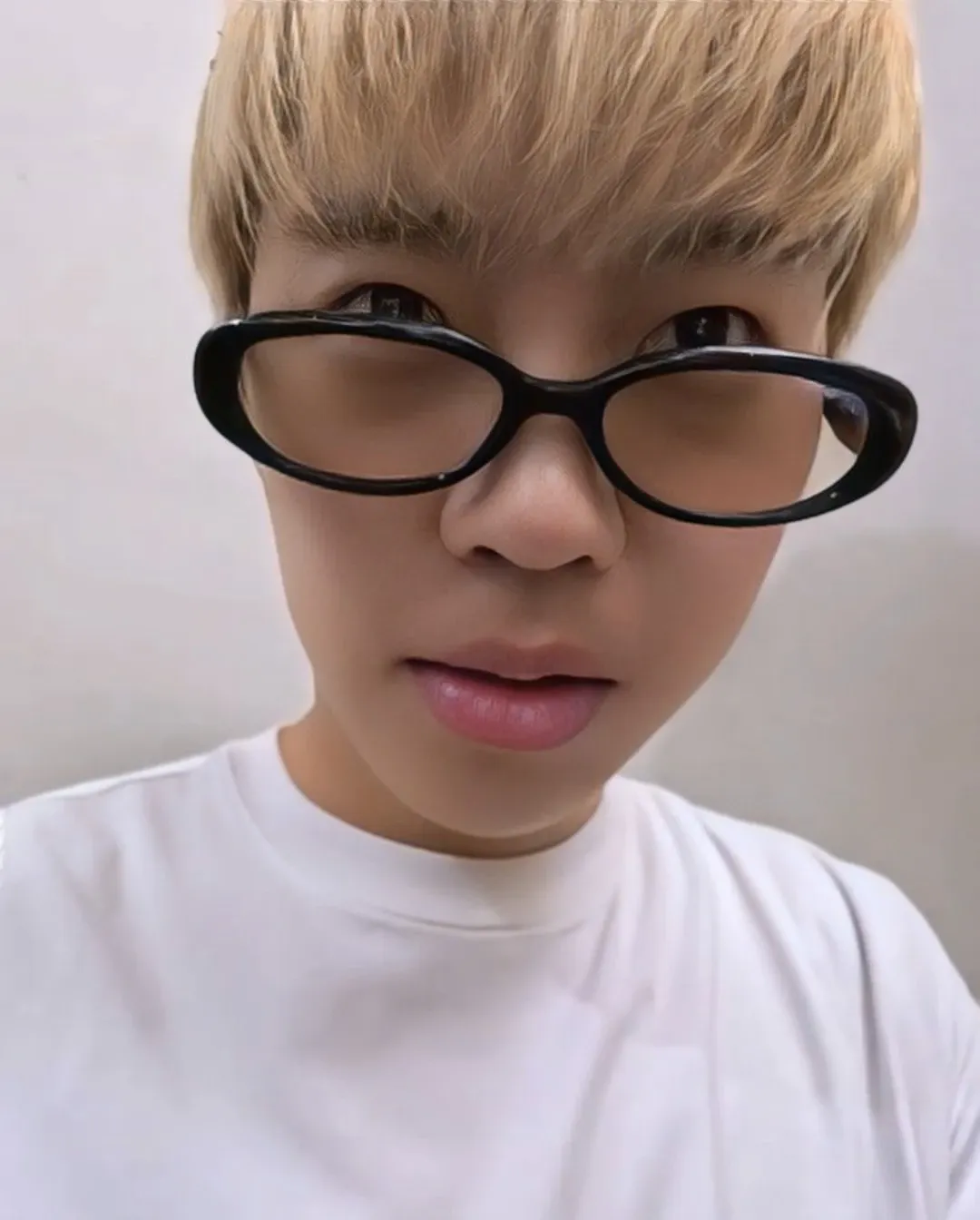 Behind-the-scenes cut of Lim Youngwoong