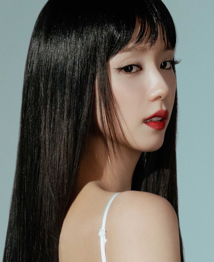 Behind-the-scenes cut of Jisoo (1995)