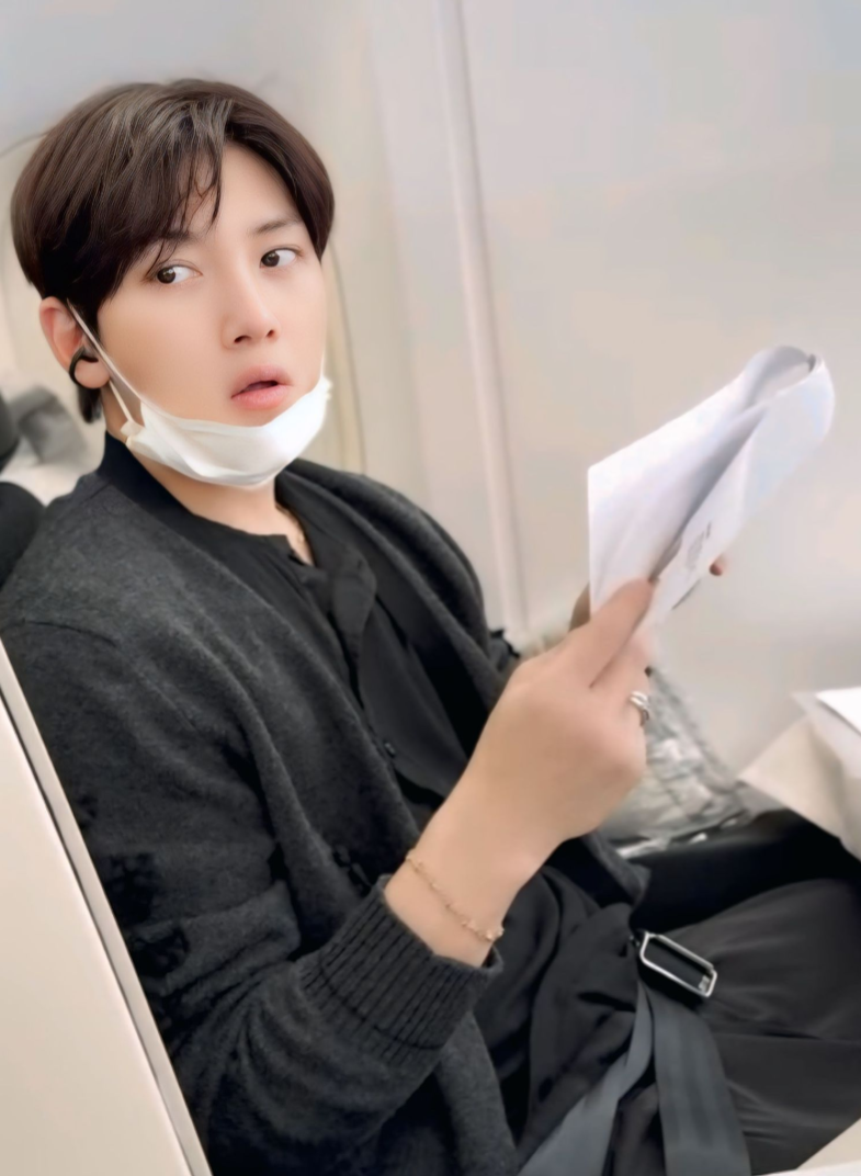 Behind-the-scenes cut of Ji Changwook